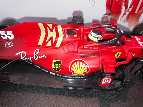 1:18 Bburago #16809S Carlos Sainz Ferrari SF21 2021 Missione Winnow - Picture 10 of 12