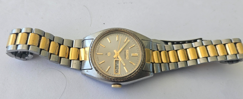 Reloj para mujer Seiko SQ #8523-0050 esfera plateada dos tonos día/fecha 25 mm batería nueva - Imagen 7 de 7