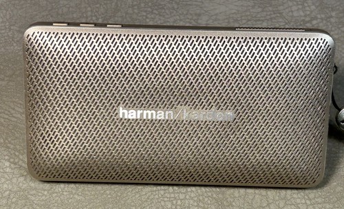 Harman Kardon Esquire Mini altoparlante portatile wireless bianco e sistema per conferenze - Foto 2 di 10