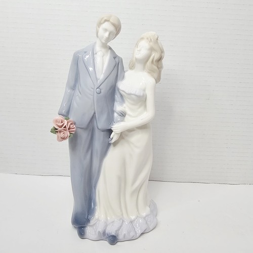 Wedding Cake Topper Bride & Groom Porcelain Figurine Couple Bouquet Blue 