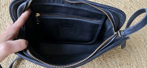 Sac bandoulière vintage Coach Oliver en cuir noir - Photo 6/10