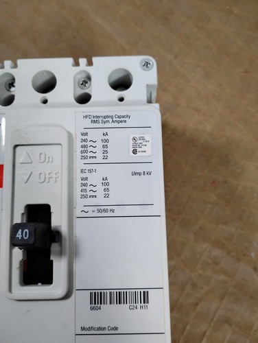 Disyuntor industrial Eaton/Cutler Hammer 40 Amp 600 VAC HFD3040L - Imagen 7 de 11