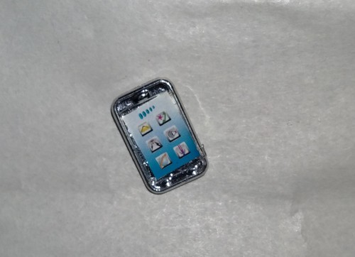 BARBIE DOLL SIZE MINIATURA ACCESSORIO CELLULARE PER DIORAMA - Foto 3 di 3