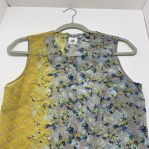 Cabi geblümte ärmellose Bluse mit Rüschenausschnitt und Knopfleiste Größe Small Damen - Bild 10 von 12
