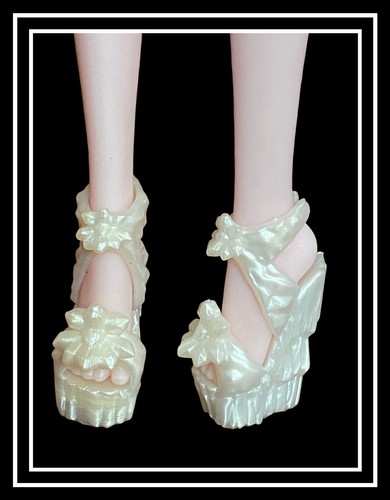 Monster High Abbey Bominable Scaris City Of Frights Crystal Wedge Shoes