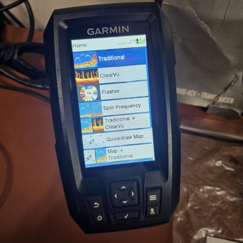 Garmin Striker Vivid 4cv GPS w/ Transducer Fish Finder w/ Mount Works Great - Picture 3 of 11