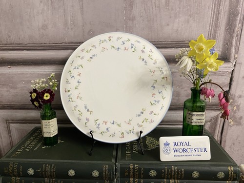 Royal Worcester Forget Me Not Domed Cake / Gateau 11.25" Wide