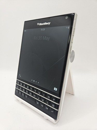 BlackBerry Passport Black Unlocked 32GB 4.5" QWERTY BB10 Mobile Smartphone - Picture 6 of 15