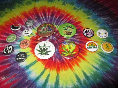 WEED POT LEAF CANNABIS LEGALIZE SWAMI MOON MADE MARTYJUANA-15 BUTTON PIN LOT-NEW - Picture 1 of 4