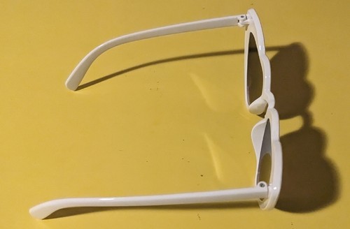 Damen & Jugendliche "Babe" Herz Sonnenbrille mit UV-Schutz in weiß - Bild 3 von 7