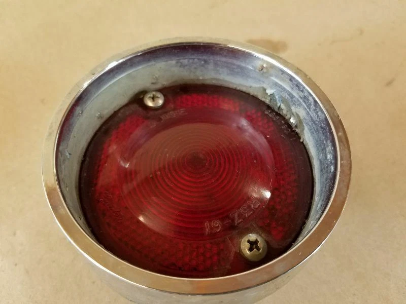 Oldsmobile Cutlass F85 1962 luz trasera Foto 3 de 4