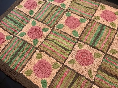 GREENS & PINKS ANTIQUE HOOKED RUG,CHECKERBOARD GARDEN DESIGN,BURLAP/WOOL,C1920 - Picture 6 of 16