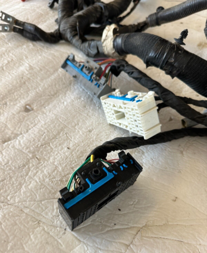 2020 6 LUG DODGE RAM 1500 BIG HORN 5.7 4WD FUSE RELAY BOX PARTIAL HARNESS - Picture 5 of 8