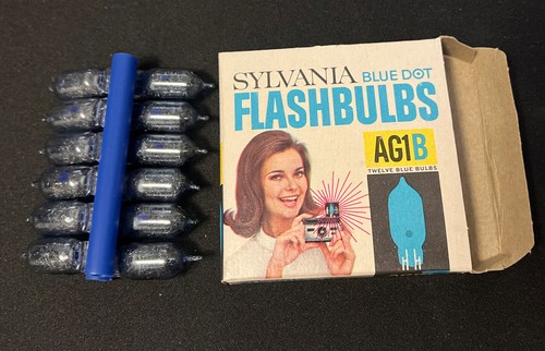 Vintage Old Stock New in Box Sylvania Blue Dot Flashbulbs AG1B, Pack of 12 - Imagen 4 de 6