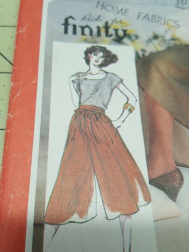 Vintage Simplicity Pattern 5433 Gaucho Culottes Pants Size 10 UNCUT - Picture 2 of 8