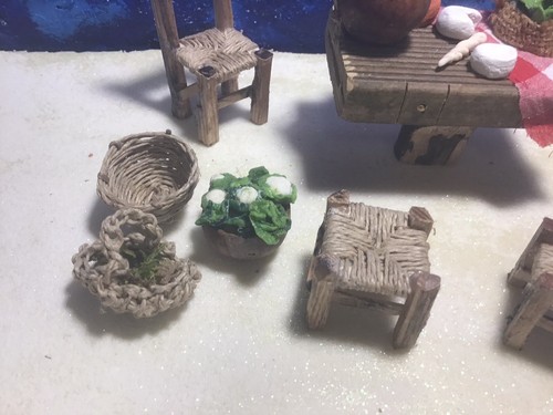Presepe artigianale lotto sedie sgabelli tavolino X statuine 15/20 cm - Foto 6 di 10