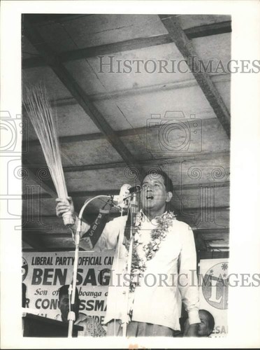 1961 Press Photo Diosdado Macapagal, campaigns for Philippines presidency