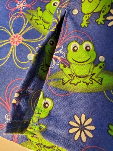 NEW Absolute Womens Scrubs Top 1X Frogs Blue Green Medical Nursing Pockets Nwt - Picture 10 of 13