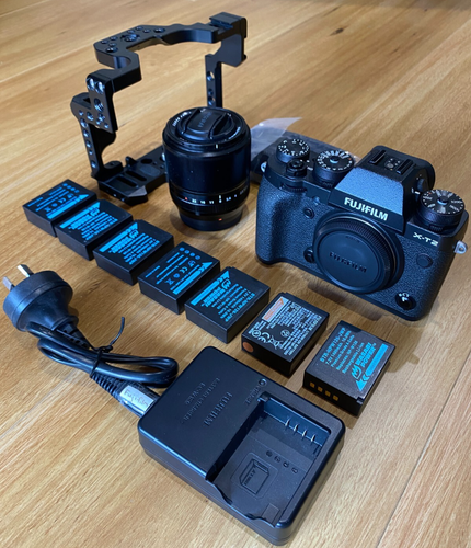Fuji X-T2 Mirrorless Camera, Fujinon 60mm f2.4 Macro, Smallrig Cage + more - Picture 2 of 9