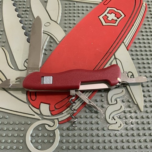 Victorinox Swiss Army Knife Red Picnicker 111mm 53652 New Black/White Box - Picture 4 of 9
