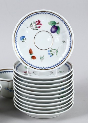 Set of 12 Richard Ginori "Italian Fruits" Demitasse Cups and Saucers - Picture 3 of 5