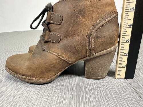 Womens Clarks Carleta Lyon Ankle Boots Brown Nubuck Leather Block Heel Sz 9 Shoe - Picture 5 of 7