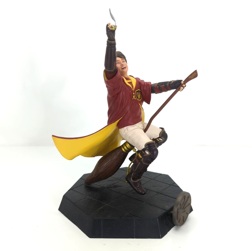 Harry Potter Quidditch Outfit mit Nimbus 2000 Besen & Golden Snitch Figur gebraucht - Bild 8 von 15