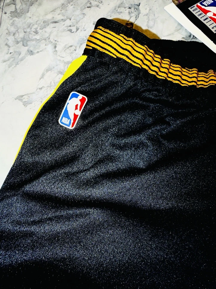 耐克男式金州勇士队 2023/24 城市版 Swingman 短裤 LY 14-16 — 第 3/4 张图片