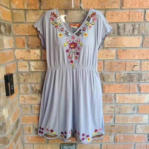 Vestido para mujer Urban Mango con cuello en V hasta la rodilla bordado festoneado gris talla M - Imagen 13 de 13