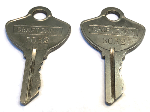PAAR ORIGINAL VINTAGE HANDWERKER KRONE LOGO WERKZEUGKISTE SCHLÜSSEL FÜR SCHLOSS #3032