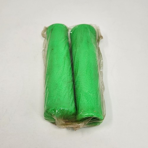 VINTAGE PYRAMID BICYCLE BMX BIKE GRIPS NEON GREEN ORIGINAL NOS WRAPPED - Picture 3 of 3