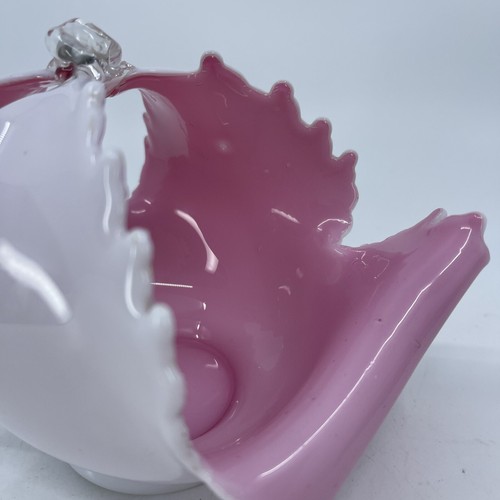 Antique 1800's Victorian Cased Pink&White Glass Scalloped edge handkerchief bowl - Picture 13 of 16