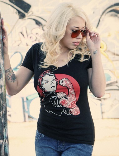 Camiseta negra tatuada de Black Market Art We Can Do It Rosie The Riveter S-M-L-XL-2XL - Imagen 2 de 6