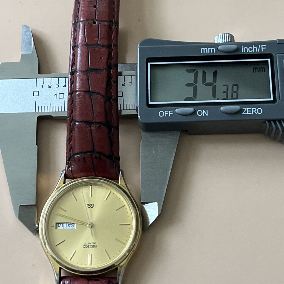 Vintage Seiko Quartz SQ Day Date Gold Tone WR Mens Watch Vintage Seiko Quartz SQ Day Date Gold Tone WR Mens Watch