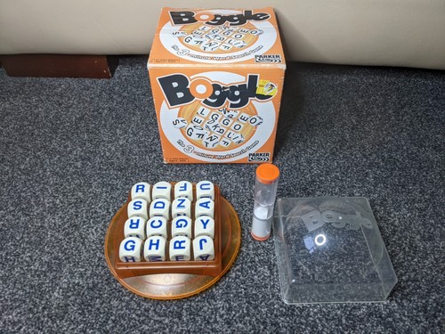 BOGGLE Dice Game by PARKER 2003 - Picture 1 of 3