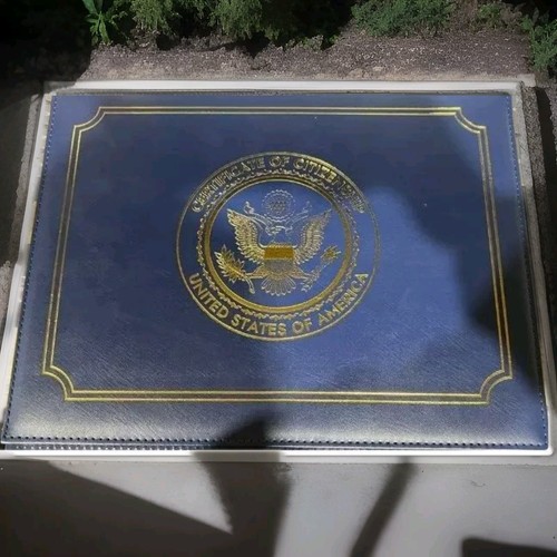 US Citizenship Certificate Holder - US Citizenship Gifts - Einbürgerung