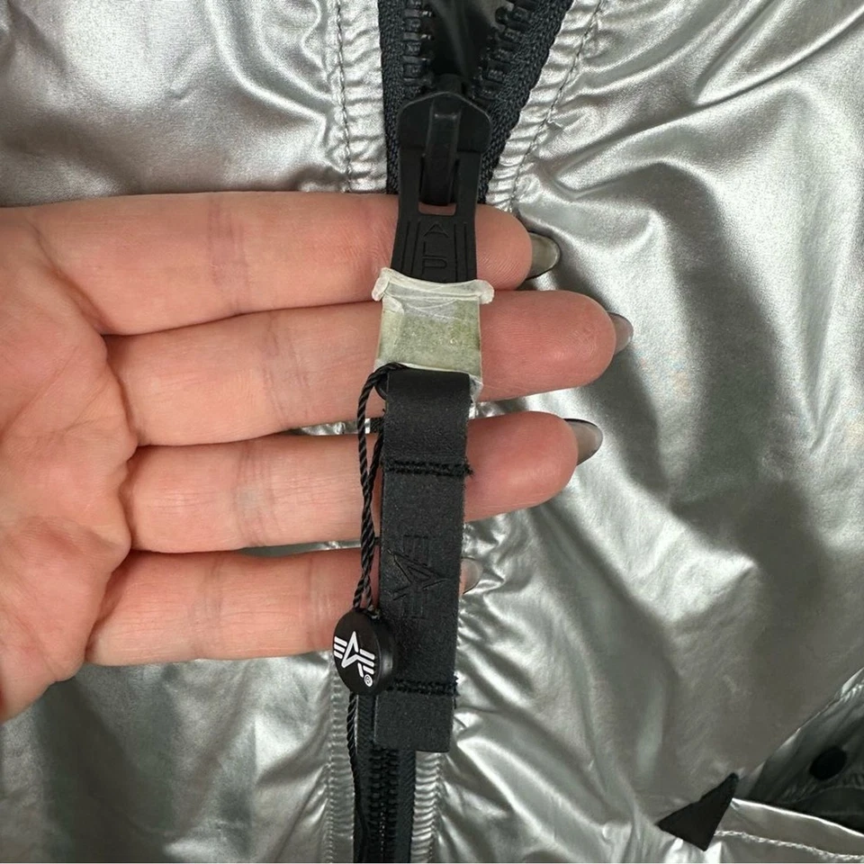 NWOT ALPHA INDUSTRIES NASA APOLLO PUFFER PARKA Limited Edition Silver Sz L - Image 4 of 4
