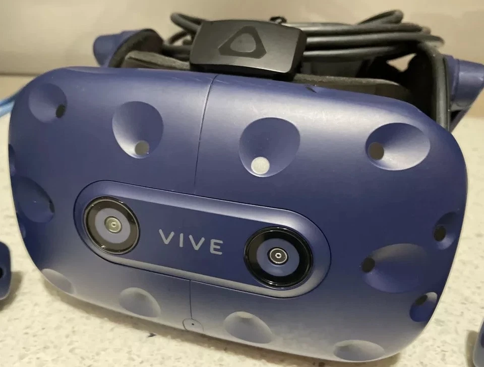 HTC Vive Pro Virtual Reality Headset Only + Cable - Image 3 of 4