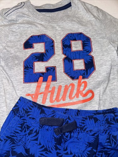 Carters Boys Short, Set Size 5 put on shorts and short sleeved T-shirt Hunk - Picture 2 of 5