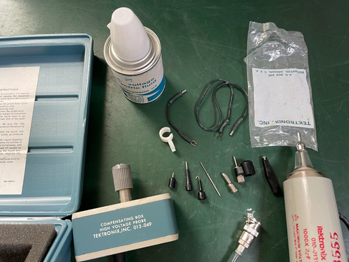 Sonda de alto voltaje Tektronix P6015 con sonda, estuche, accesorios como se muestra en las fotos - Imagen 3 de 8