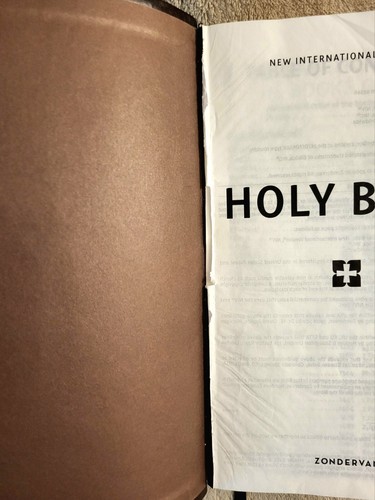 Holy Bible New International Version NIV By Zondervan Giant Print * DAMAGED - Picture 3 of 8
