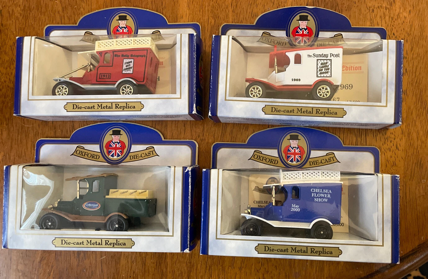 VANS Quattro furgoni Ford Oxford pressofusi modello T