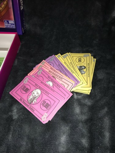 WOOLWORTHS EXCLUSIVE - BRATZ TOTALLY HOT SHOPS BOARD GAME *UNUSED PARTS* - Picture 8 of 8