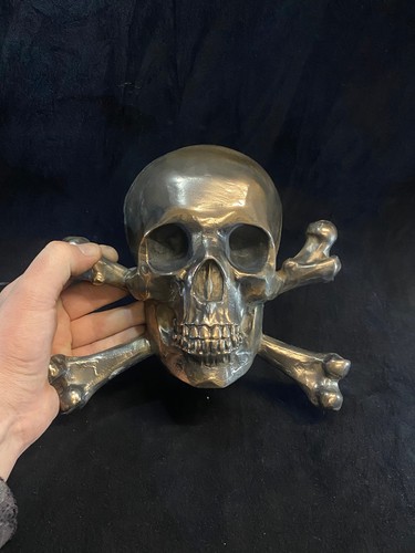 Calavera y huesos cruzados, figura de Jolly Roger Pirate Cast - Imagen 2 de 5