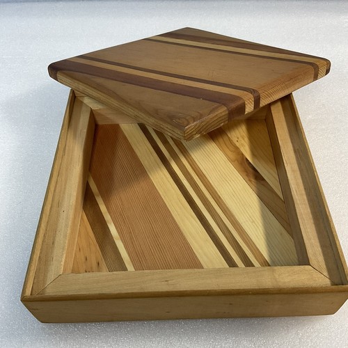 Quadratische Schmuckschatulle mit Deckel aus Holz 8” x 8” x 2” GnuFashion - Bild 1 von 18