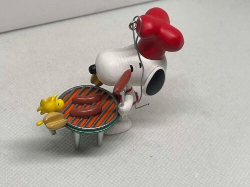 2011 Hallmark PEANUTS Ornament “Grill Master Snoopy” Spotlight on Snoopy #14 - Picture 7 of 9