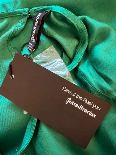 Top Stradivarius Mujer Verde Esmeralda Sedoso Asimétrico Manga Larga Talla S UK 10/12 - Imagen 3 de 3