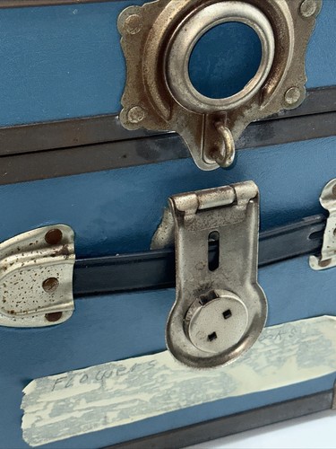 Classic 30 Inch Footlocker Trunk with Lock End Chest No Key Vintage - Picture 9 of 18
