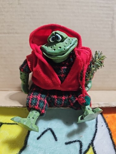 Russ The Christmas Country Folks Everbean 6" Frog w/Wreath Weighted Shelf Sitter - Picture 1 of 11