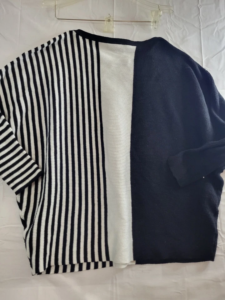 Suéter Philosophy Mujer Talla 2X Negro Blanco Rayas Bloques de Color Manga Ala de Murciélago Foto 2 de 4